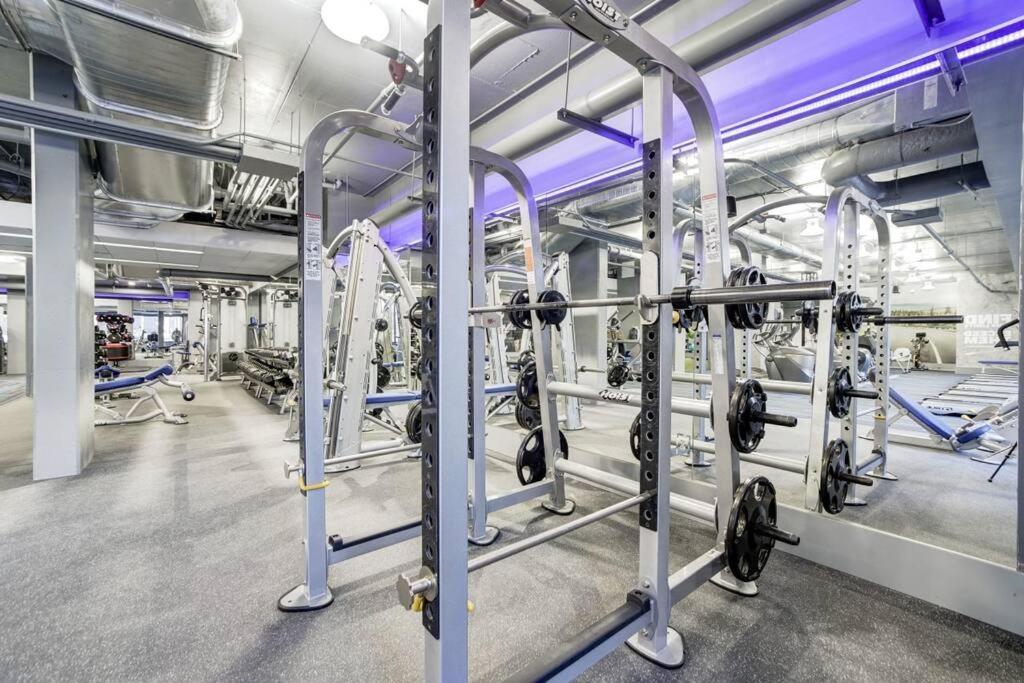Awesome 1 Bedroom Apt + Den At Crystal City With Gym Arlington Exterior foto