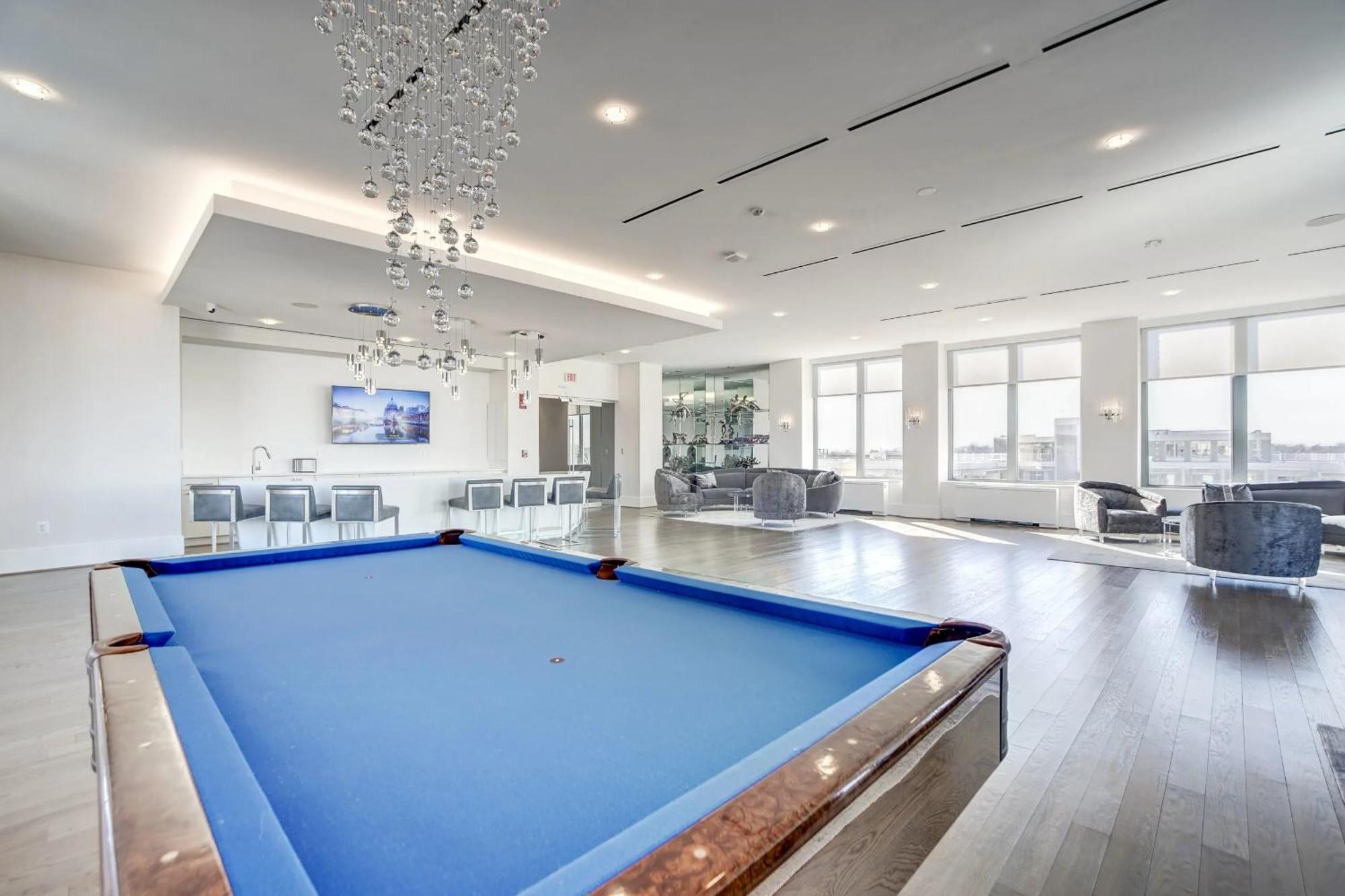 Awesome 1 Bedroom Apt + Den At Crystal City With Gym Arlington Exterior foto