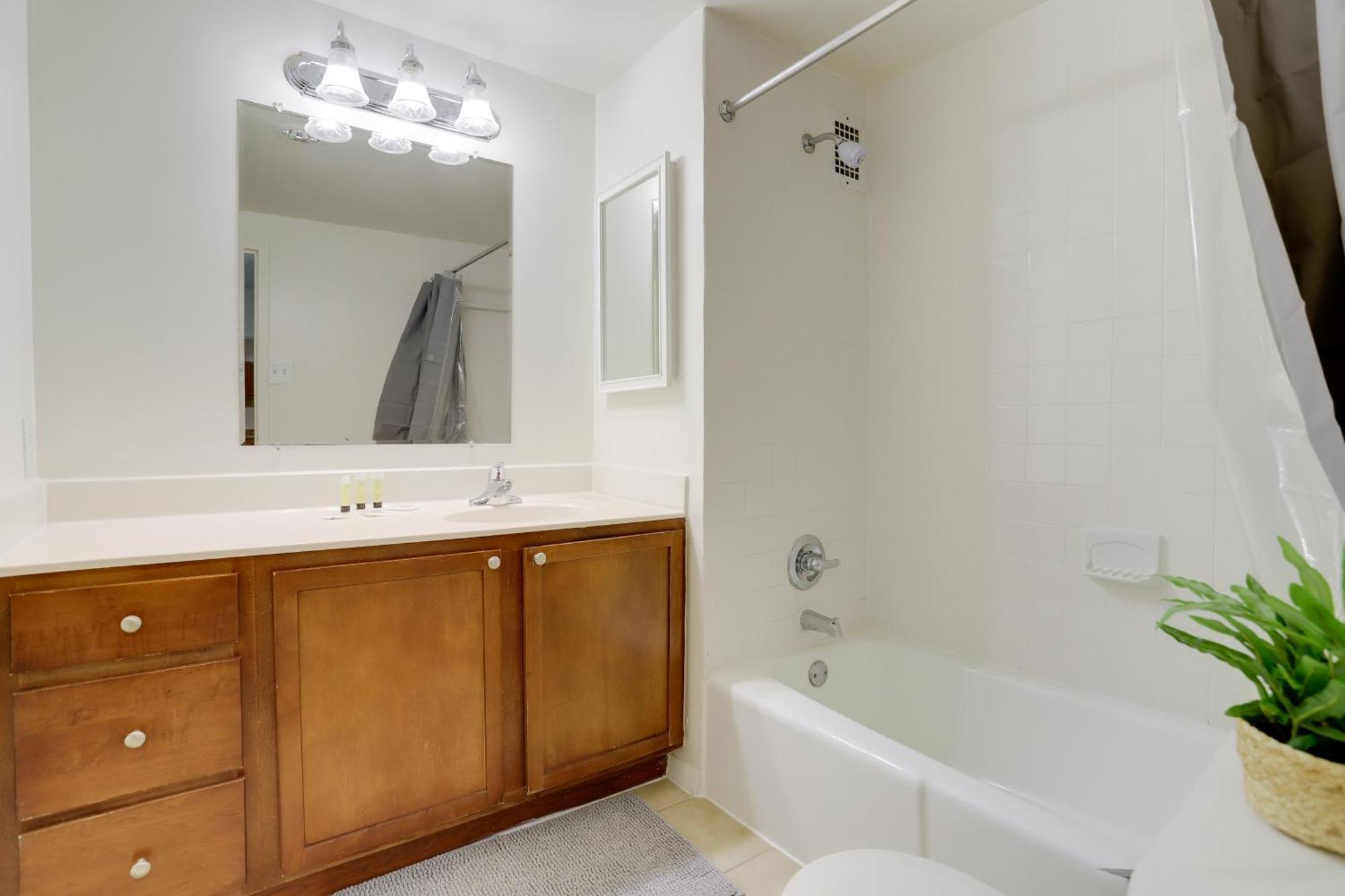 Awesome 1 Bedroom Apt + Den At Crystal City With Gym Arlington Exterior foto